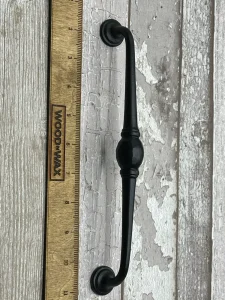 black pull handle